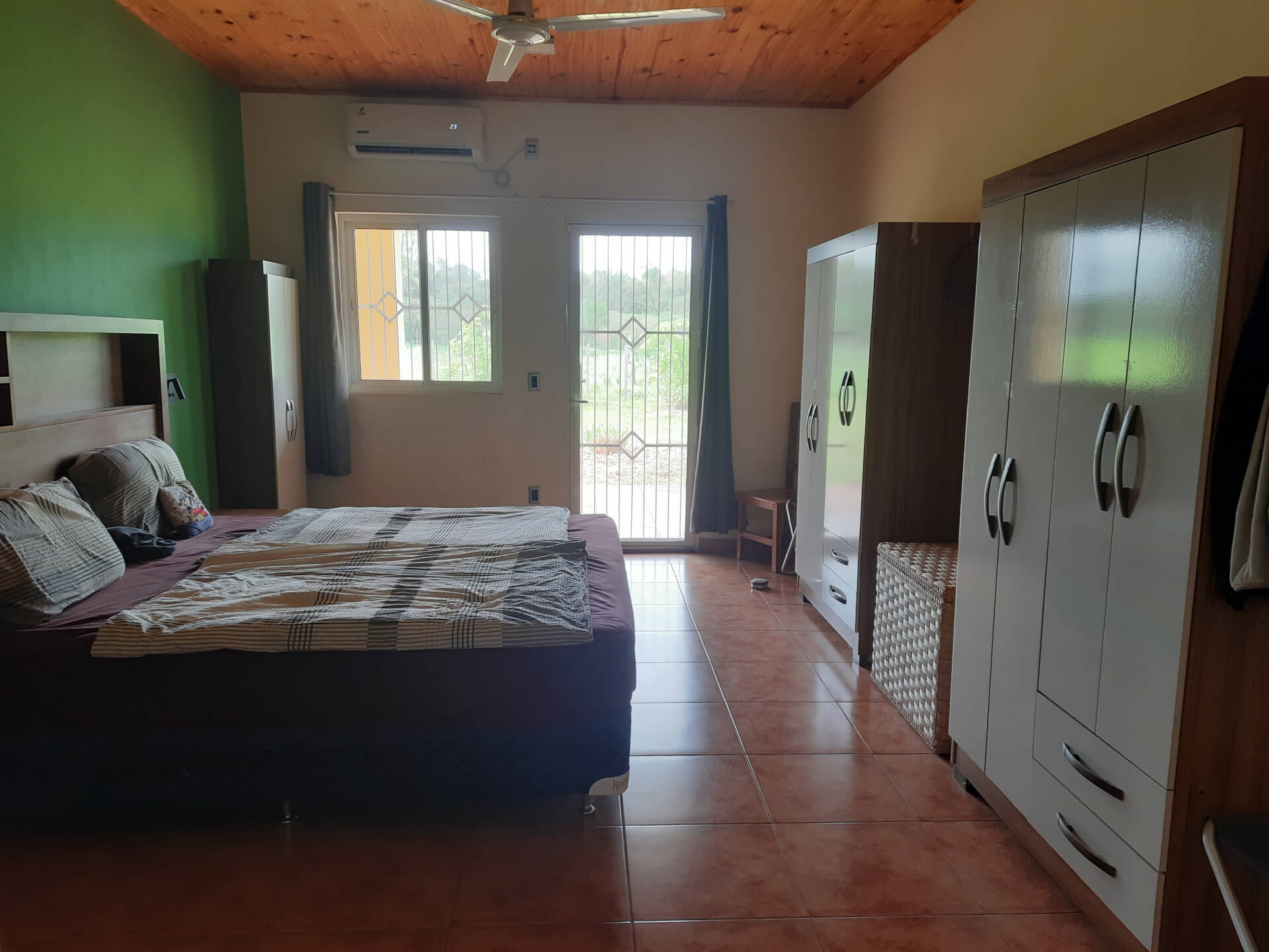 Schlafzimmer mit Terrassenzugang und eigenem Hauptbad